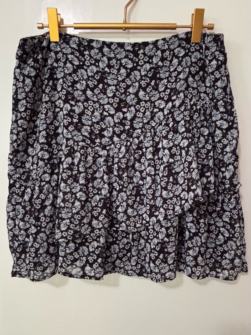 Dynamite| Navy, Blue & White Floral Ruffle Lightweight Mini Skirt Sz M